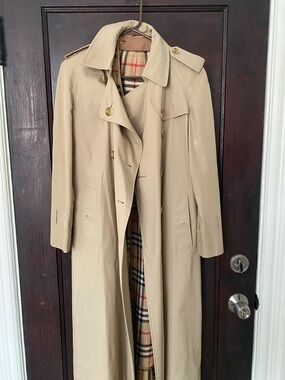 Burberry Beige Trench Coat with Classic Check Lining